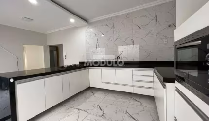 Exelente casa à venda no Jardim Ozanan