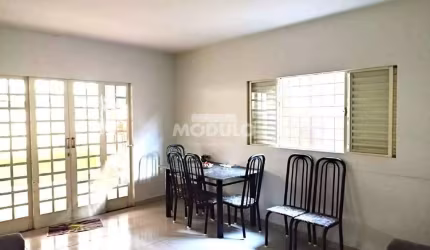 CASA RESIDENCIAL à venda, 4 quartos, 1 suíte, Santa Luzia - Uberlândia/MG