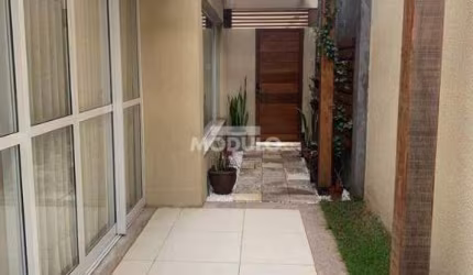 CASA DE CONDOMÍNIO à venda, 3 quartos, 3 suítes, 2 vagas, GRANJA MARILEUSA - Uberlândia/MG
