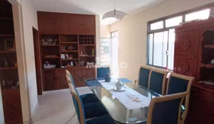 Oportunidade Imperdível: Linda Casa à Venda no Bairro Aparecida!