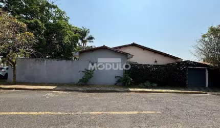 CASA RESIDENCIAL à venda, 3 quartos, 1 suíte, 3 vagas, UMUARAMA - Uberlândia/MG