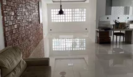 Excelente Casa com Fino Acabamento Vigilato Pereira