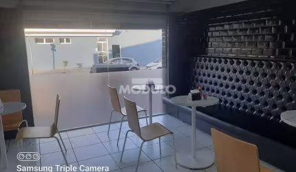 Excelente ponto comercil com 3 casas no Jd Patricia