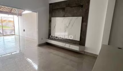 Excelente Casa com Fino Acabamento Novo Mundo
