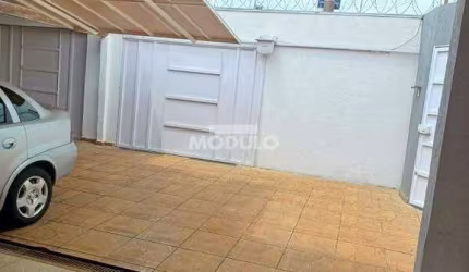 CASA RESIDENCIAL à venda, 3 quartos, 1 suíte, 3 vagas, MARTA HELENA - Uberlândia/MG