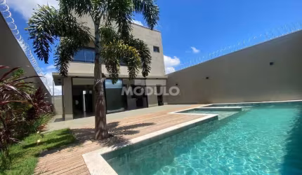 Excelente Casa com Fino Acabamento Portal do Valle
