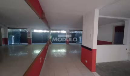 Loja comercial para locação, bairro Osvaldo Rezende