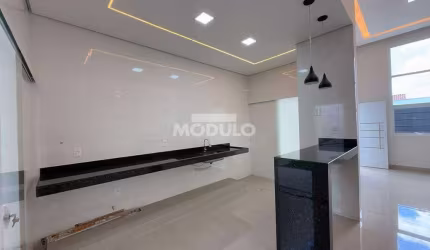 Casa Fino Acabamento Segismundo Pereira, 85 M privativo, 3 quartos, 1 suíte, 2 vagas de garagem