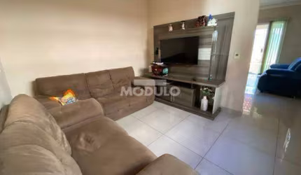 CASA RESIDENCIAL à venda, 3 quartos, 1 suíte, 2 vagas, TAIAMAN - Uberlândia/MG