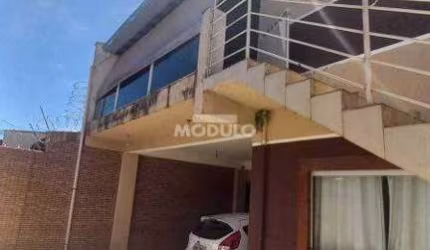CASA RESIDENCIAL à venda, 5 quartos, 2 suítes, Planalto - Uberlândia/MG