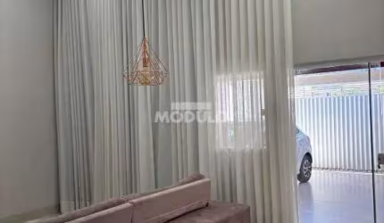 Casa residencial para locação, bairro Novo Mundo com 3 quartos