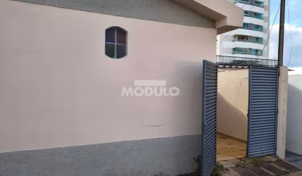 Casa residencial para locação, bairro Santa Mônica com 2 quartos