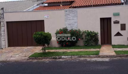 Casa residencial para locação, bairro Cidade Jardim com 3 quartos