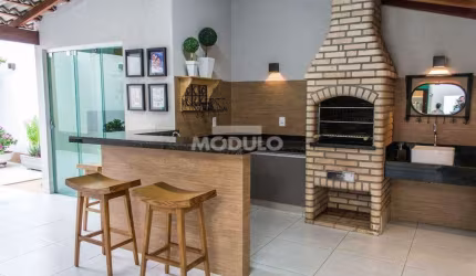 CASA RESIDENCIAL à venda, 3 quartos, 1 suíte, 2 vagas, ALTO UMUARAMA - Uberlândia/MG