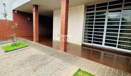 CASA COMERCIAL / RESIDENCIAL à venda, 4 quartos, 1 suíte, 3 vagas, NOSSA SENHORA APARECIDA - Uberlândia/MG