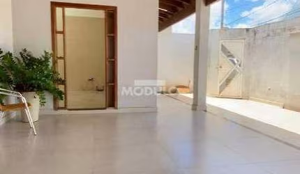 CASA RESIDENCIAL à venda, 4 quartos, 1 suíte, 2 vagas, JARDIM PATRICIA - Uberlândia/MG