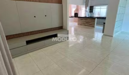 CASA DE CONDOMÍNIO à venda, 3 quartos, 3 suítes, 3 vagas, Aclimação - Uberlândia/MG