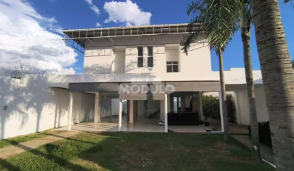 Casa residencial para locação bairro Jardim Karaiba com 4 quartos