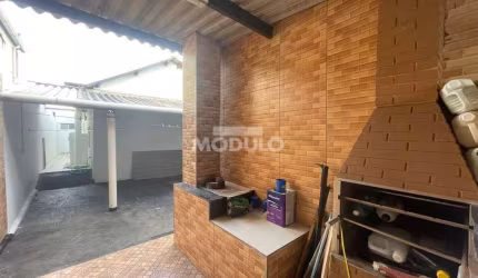 CASA RESIDENCIAL à venda, 3 quartos, 1 suíte, 4 vagas, Laranjeiras - Uberlândia/MG