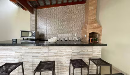 CASA RESIDENCIAL à venda, 3 quartos, 1 suíte, 2 vagas, Jardim Europa - Uberlândia/MG