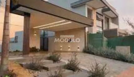 Casa em condomínio para locação, bairro Granja Marileusa com 3 suítes