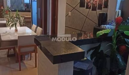 APARTAMENTO à venda, 2 quartos, 1 suíte, 2 vagas, Santa Mônica - Uberlândia/MG
