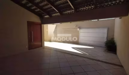 Casa residencial para locação, bairro Jardim Karaiba com 3 quartos