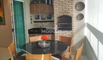 APARTAMENTO à venda, 3 quartos, 1 suíte, 2 vagas, Santa Mônica - Uberlândia/MG