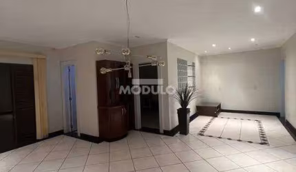 PRÉDIO à venda, 5 quartos, 3 suítes, 8 vagas, Santa Mônica - Uberlândia/MG