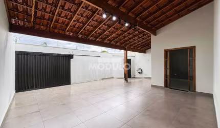 CASA RESIDENCIAL à venda, 3 quartos, 1 suíte, 2 vagas, ALTO UMUARAMA - Uberlândia/MG
