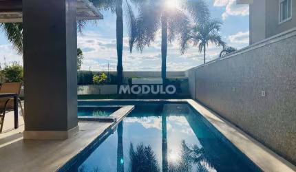Sobrado de Condomínio ZONA SUL com 4 suites, espaço gourmet com piscina e por do sol