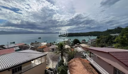 Casa com vista para o caixa daÇo, Araçá, Porto Belo - SC