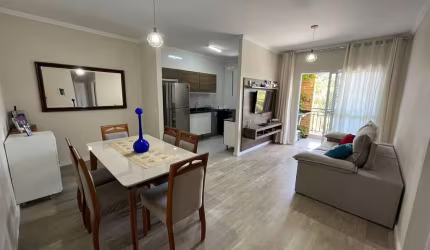 Apto pronto no Villaggio Piemonte Medeiros com 74mts, 2 dorms sendo 1 suíte, varanda e 2 vagas cobertas.