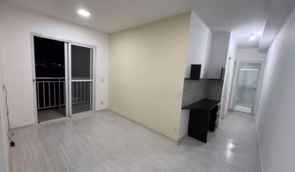 Apto pronto para morar e desocupado, vista livre, repleto de armários planejados, 2 dorms sendo 1 suíte, varanda, home office e 1 vaga.