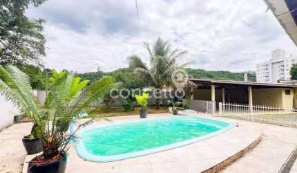 Casa com 2 Dormitórios e 2 Vagas na Velha!