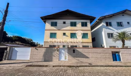 Apartamento Semimobiliado com 3 Dormitórios na Velha Central!