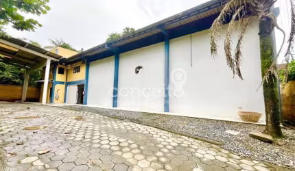 Galpão com 550 m² na Velha Central!