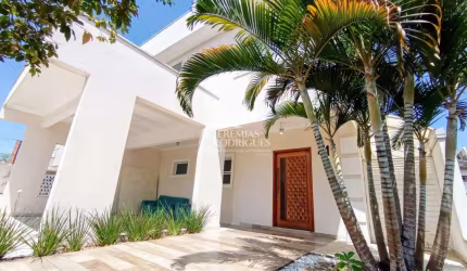 Casa assobradada com 3 suítes - Condomínio Jardim Oásis - Taubaté/SP.