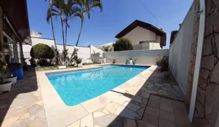 Casa com 4 quartos, 370 m², à venda por R$ 2.200.000- Taubaté Village - Taubaté/SP