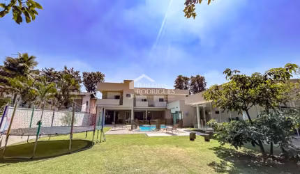 Casa à venda com 6 suítes - Condomínio Village Paineiras - Pindamonhangaba/SP