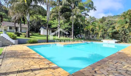 Sitio com 12 dormitórios, 1100 m² - Registro - Taubaté/SP