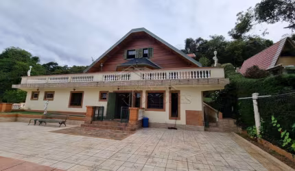 Casa com 5 quartos, 360 m², à venda por R$ 2.200.000- Jd Belvedere - Campos do Jordão/SP