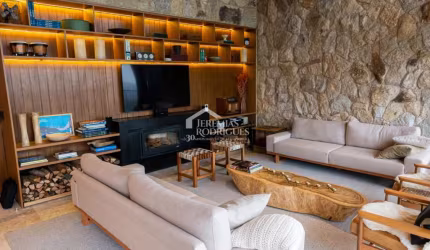 Casa com 5 quartos, 560 m²- Colinas Capivari - Campos do Jordão/SP