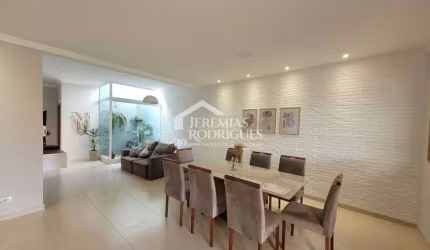 Casa térrea com 3 dormitórios - Jardim Santa Cruz - Taubaté/SP