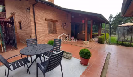Casa com 4 dormitórios, 265 m² -  Alto do Capivari - Campos do Jordão /SP