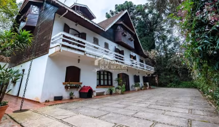 Casa com 7 dormitórios, 924 m² - Recanto das Araucárias - Campos do Jordão/SP