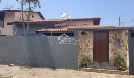 Casa com 3 dormitórios, 268 m² - Parque São Domingos - Pindamonhangaba/SP.