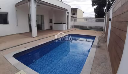 Casa com 3 dormitórios, 235 m² - Condomínio Campos do Conde I - Tremembé/SP.