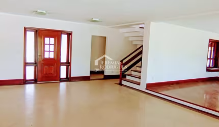 Casa à venda e locação com 4 suítes no Condomínio Colonial Village I em Pindamonhangaba/SP.