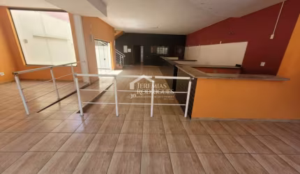 Ponto comercial com 305m² no bairro Jardim Aurora de Pindamonhangaba/SP.